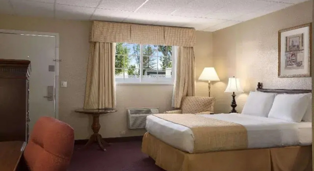Номер Standard Days Inn by Wyndham Montrose
