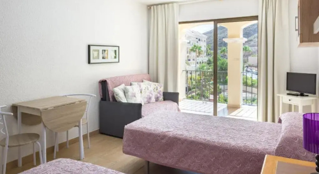 Castle Harbour 12 - Studio privately owned accommodation in Los Cristianos, Prenota Hotel Hotel a Tenerife con piscina, Piscina