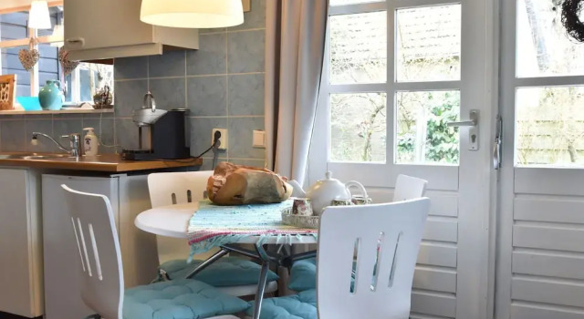 Romantic Cottage in Bergen North Holland with terrace, จอง บ้านพักตากอากาศ Bergen aan Zee Noord-Kennemerland
