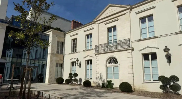 Maison Maubreuil, Забронировать Отель Бизнес-отели Centre Ville, рядом с Площадь Ду Комерц, 4* 5*
