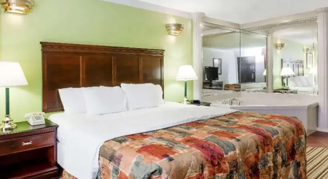Номер Standard Days Inn by Wyndham Oneonta AL