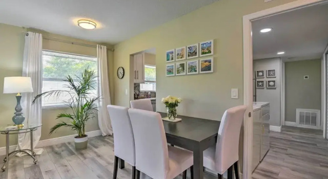 3 Blocks to the Coast! Cozy Sarasota Retreat