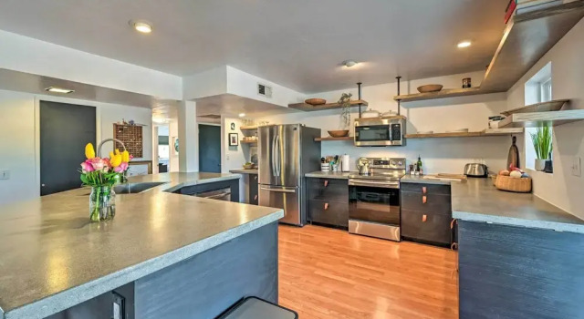 Pet-friendly Gem w/ Treehouse: 20 Mi to Sedona