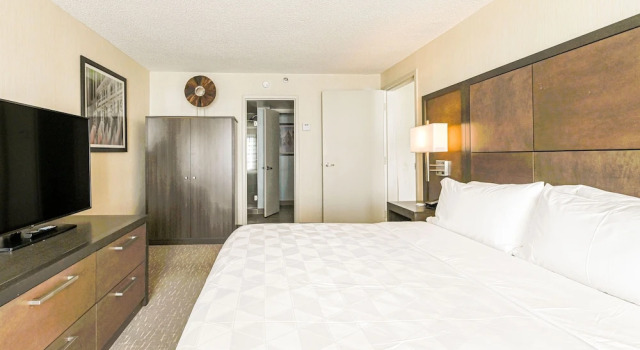 Люкс c 1 комнатой Holiday Inn Charlottesville-Univ Area by IHG