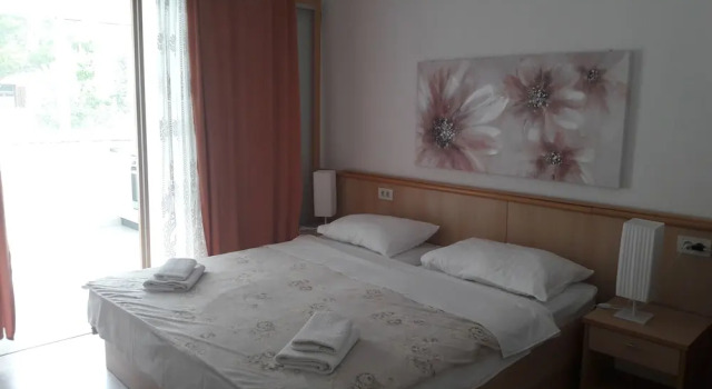 Apartments and rooms Marko, Забронировать Апартаменты/квартира Отели Стариград-Пакленица с завтраком, рядом с Национальный парк Пакленица, Завтраки