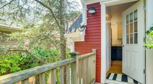 Апартаменты Airy Nantucket Escape in Historic Downtown!