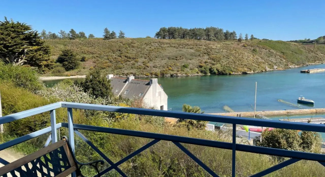 Appart Hôtel Port Sauzon balcon et parking privé