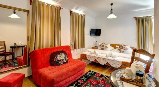 Трёхместный номер Standard Hotel Almira