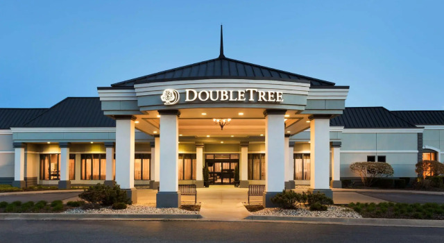 Полулюкс Standard DoubleTree by Hilton Hotel Detroit Novi