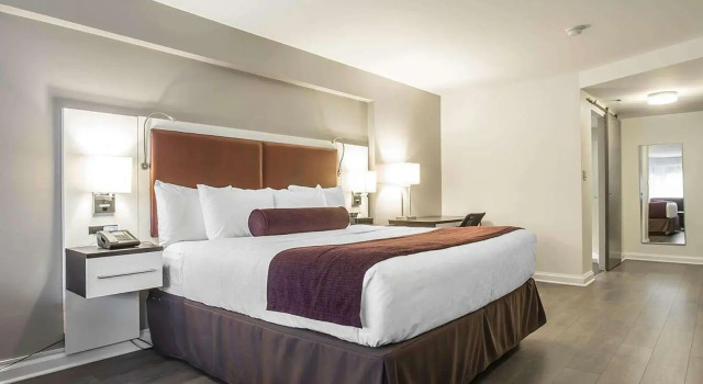 Люкс The Saint James Hotel, an Ascend Collection Hotel