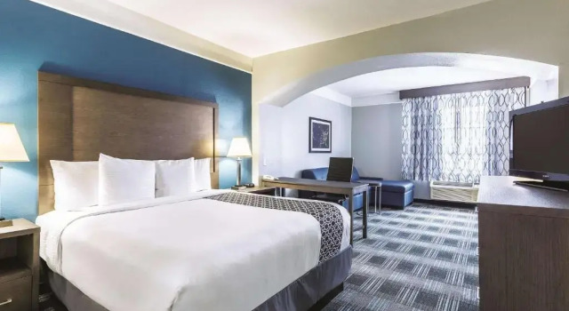 Номер Standard Platinum Inn & Suites Webster