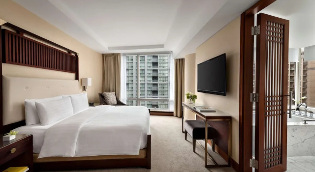Двухместный номер с террасой Executive Shangri-La Toronto