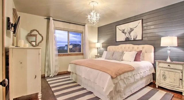 Townhome w/ Private Hot Tub, 8 Mi to Downtown, Забронировать Апартаменты/квартира Бозман Bridger Bowl, рядом с Jackpot Casino West
