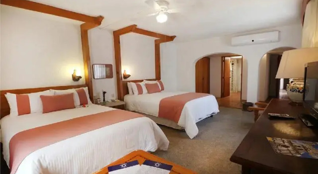 Номер Standard с 2 комнатами с балконом Hotel Misión Guanajuato