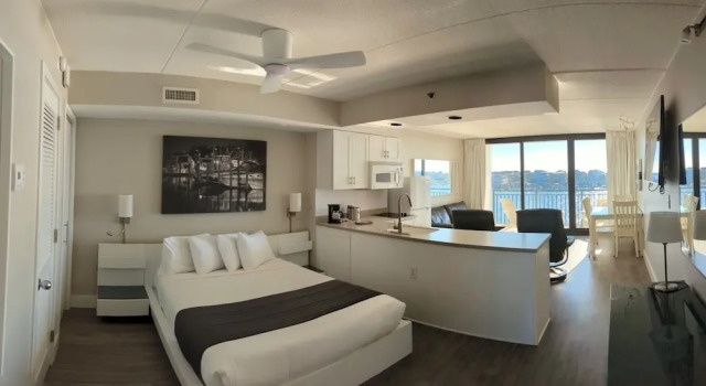 Harbor Inn