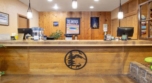 Western Heritage Inn Travelodge by Wyndham Bozeman, Забронировать Отель Бозман Bridger Bowl, рядом с Bozeman Deaconess Hospital