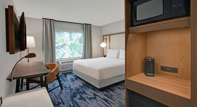 Fairfield Inn & Suites by Marriott Mansfield, Varaa Hotelli Hotellit New England uima-altaalla, Uima-allas