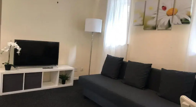 Central studio in quiet area