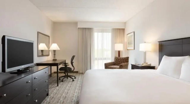 Четырёхместный номер Standard DoubleTree by Hilton Bradley International Airport