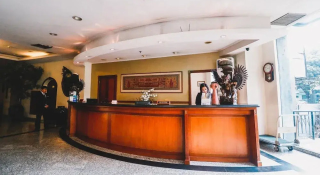 RedDoorz Plus near Monumen Nasional Jakarta, Buchen Sie Hotel Hotels in Jakarta mit Parkplatz, in der Nähe von Plaza Atrium, Parkplätze