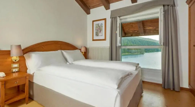 Двухместный номер Superior с видом на озеро Grand Hotel Misurina