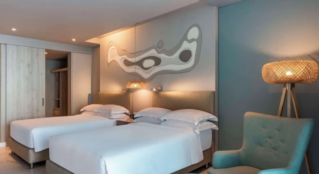 Четырёхместный номер Standard с балконом и с видом на город Hilton Santa Marta