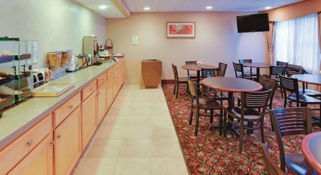 Кровать в общем номере Comfort Inn Boston Milford