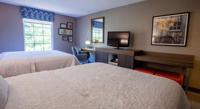 Четырёхместный номер Standard Hampton Inn Hadley-Amherst Area