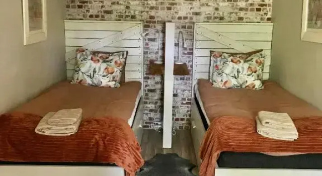 The Old Henhouse, Rezerwuj Hotel Tollarp Lagos