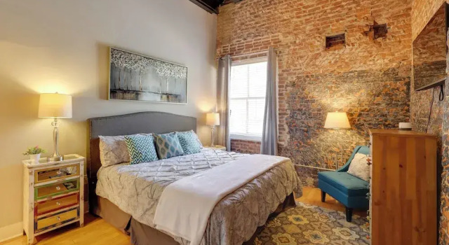 Dtwn Lynchburg Loft w/ Shared Deck: Walk to River, Забронировать Апартаменты/квартира Линчберг Виргиния