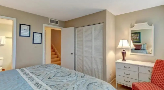 1129 Beach Walker