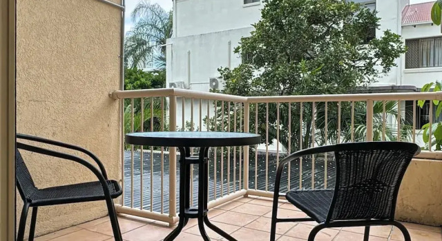 Breeze Inn Gold Coast, Забронировать Гостевой дом Серферс-Парадайс Голд-Кост, рядом с Florida Gardens Tram Station