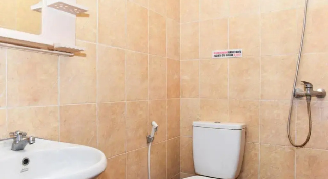 Номер Standard RedDoorz near Lenmarc Mall Surabaya
