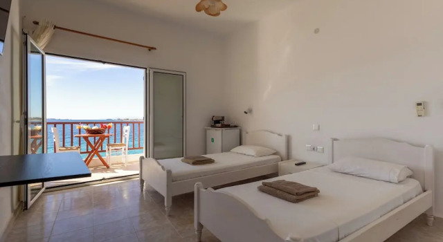 Двухместный номер Standard с балконом и с видом на море Petalides Apartments