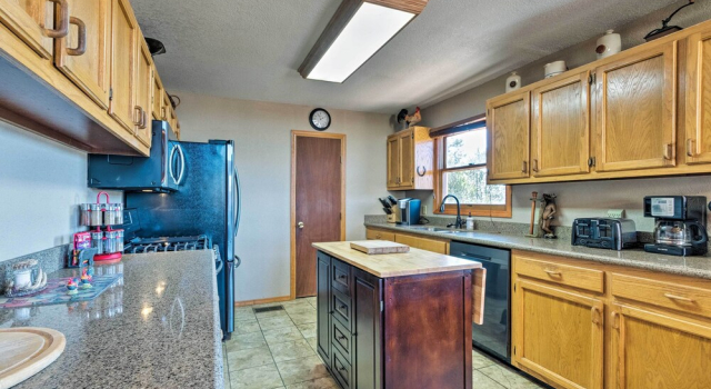 Коттедж Ruidoso Home w/ Hot Tub, Mtn Views & Game Room!