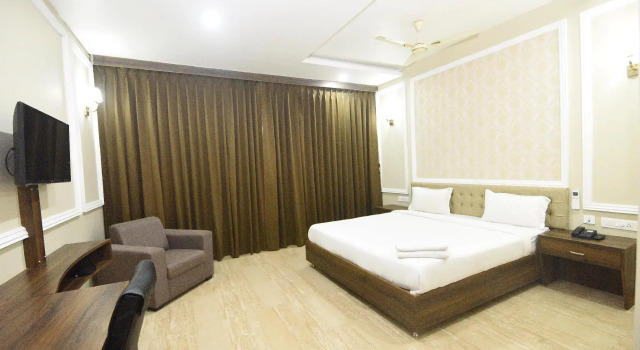 Camera Deluxe Hotel Nilay Residency