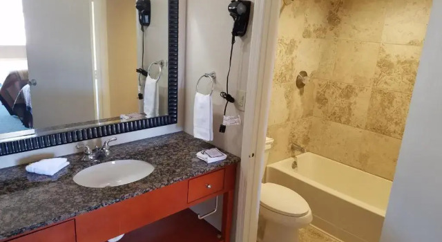Четырёхместный номер Premium The Lodge at Russell - Russell Inn