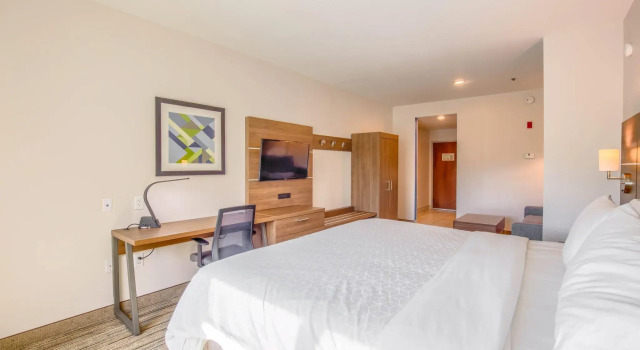 Четырёхместный номер Standard Holiday Inn Express Hotel & Suites Gulf Shores by IHG