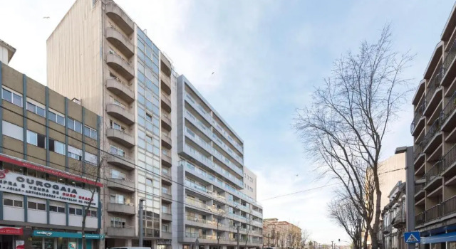 LovelyStay - 1BR Flat with Stunning Views over Porto