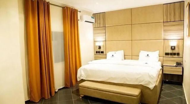 Lamonde Bysomwhere, Rezerwuj Hotel Jos 
