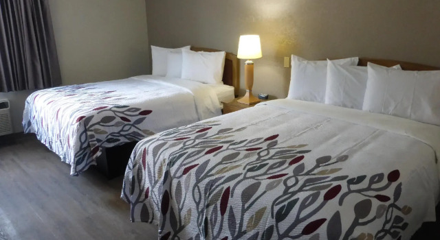 Четырёхместный номер Deluxe Red Roof Inn New Stanton