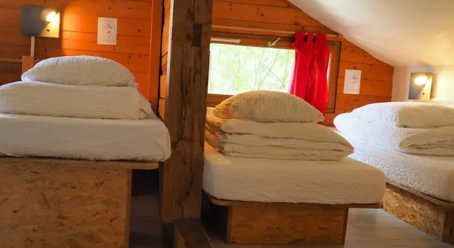 Кровать в общем номере (мужской номер) Auberge de Jeunesse HI La Clusaz