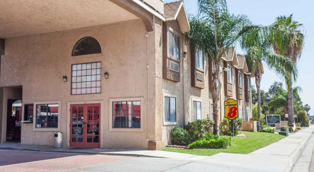 Super 8 by Wyndham Bakersfield South CA