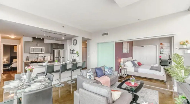 Апартаменты Upscale 2BR Condo - King Bed - Stunning City Views