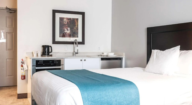 Двухместный номер Ramada by Wyndham Surrey/Langley