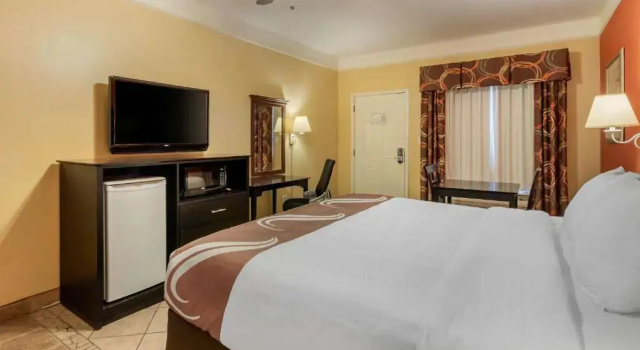 Номер Standard Quality Inn & Suites at The Outlets Mercedes-Weslaco