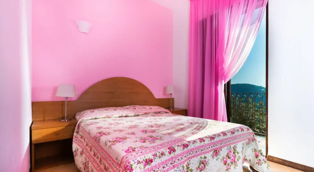 LUlivo Resort, Забронировать Курортный отель Отели Вико-Экуенсе с парковкой, рядом с Железнодорожный вокзал Сеяно компании Circumvesuviana, Парковка