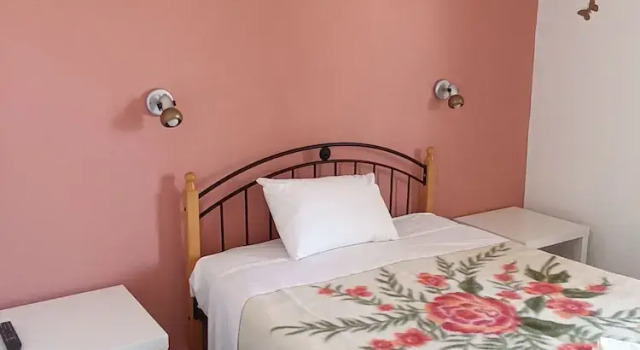 Трёхместный номер Classic с балконом и с частичным видом на море GOLDEN BEACH