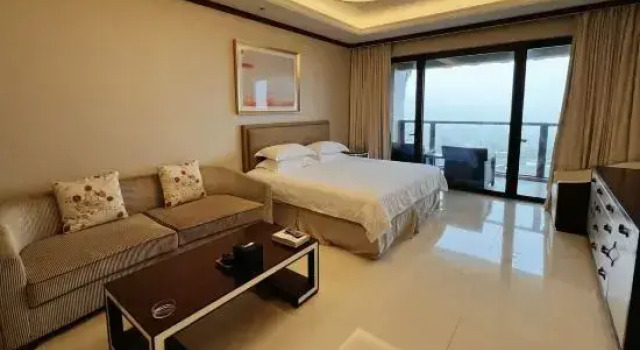 Семейный люкс с балконом и с красивым видом из окна Lvcheng Zhujiajian Dongsha Holiday Hotel