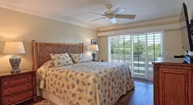 Surfside 12 C4 by RedAwning, Забронировать Отель Отели Санибел с парковкой, рядом с Bailey's Beach, Парковка
